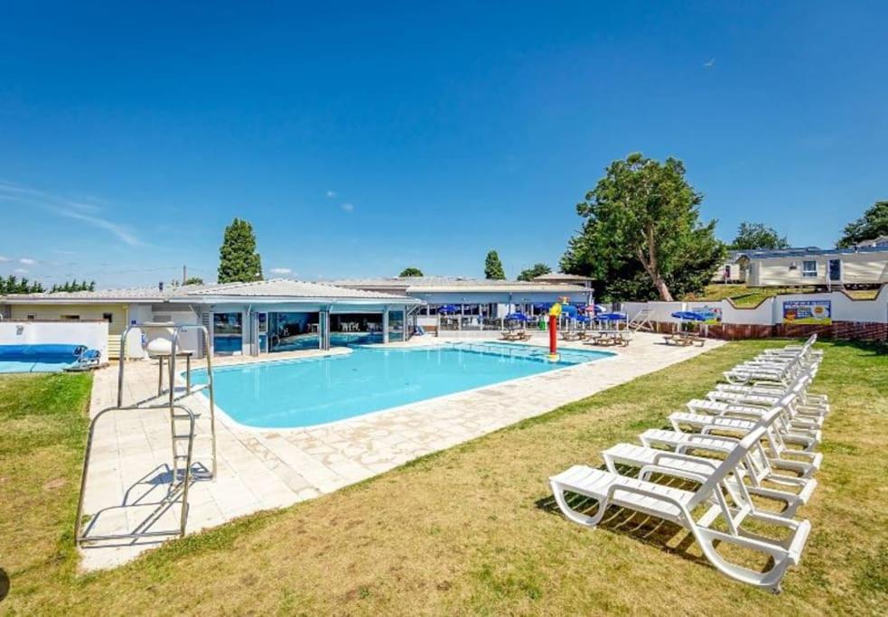 Charming Static Caravan Доліш Екстер'єр фото